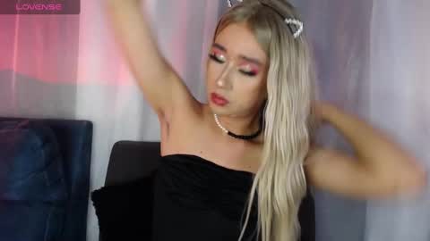          I work from home this is my room 3 online show from February 8, 8:31 am