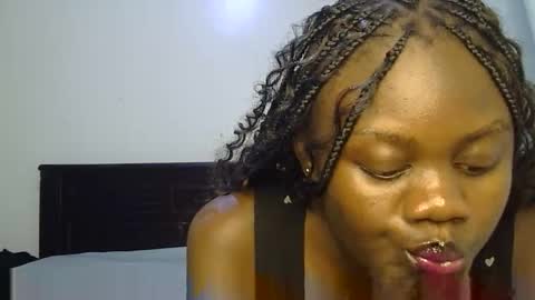 queen online show from April 16, 9:50 pm