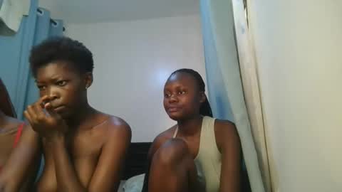 queen online show from March 25, 10:00 am