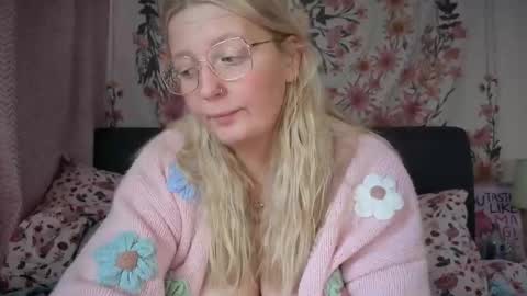 Snapshot of barbiegirl966 chatting on September 26, 8:44 am barbiegirl966 online show from September 26, 8:44 am