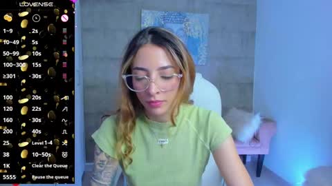 Snapshot of barbiie_scoth chatting on February 12, 8:18 pm Barbie Scot online show from February 12, 8:18 pm