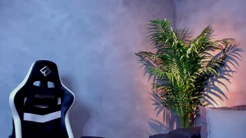 Bastian Independent Model online show from January 13, 6:37 pm