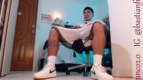 Bastian Independent Model online show from December 19, 4:34 am