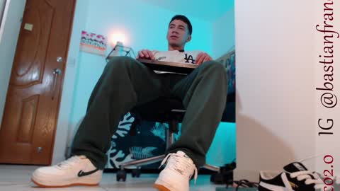 Bastian Independent Model online show from December 3, 4:42 am