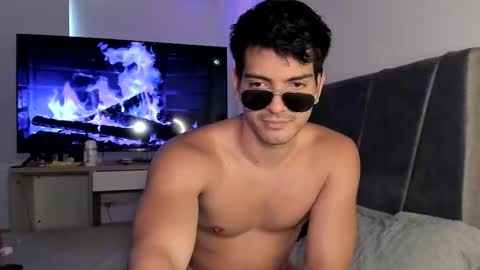 Snapshot of bbbeachboy chatting on October 21, 9:18 pm Valentino online show from October 21, 9:18 pm