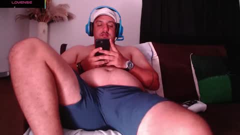 Snapshot of beararthur2 chatting on October 26, 10:53 pm Arthur online show from October 26, 10:53 pm