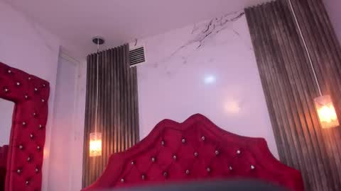 Mia online show from September 17, 11:35 am