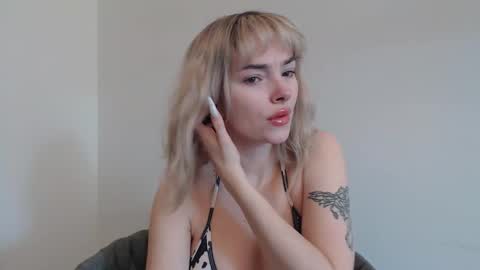 POLLY online show from November 13, 9:23 am