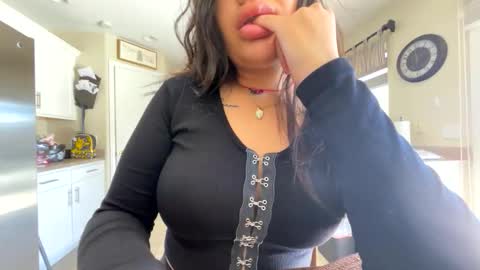 Snapshot of bebesitaa21 chatting on October 27, 8:53 pm Angelique online show from October 27, 8:53 pm
