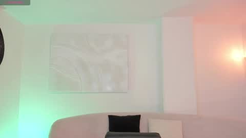 Am Becca online show from December 1, 6:17 pm