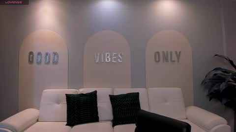 Am Becca online show from April 13, 11:58 am