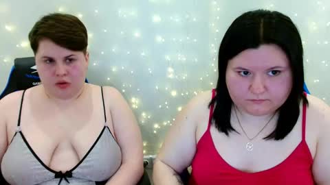 BeckyAndEllen online show from April 10, 7:51 pm