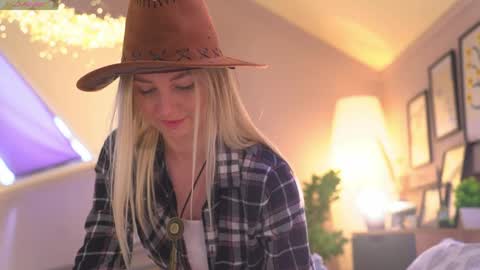 beckyissweetie online show from May 17, 8:34 am