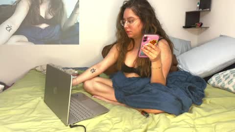 Peaches  Cream online show from March 31, 3:29 am