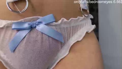 Snapshot of bedroomeyess chatting on September 10, 10:55 pm Amber UwU IM MOVING AND IS CRAZY ILL BE BACK VERY SOON 3 MISS YA ALREADY online show from September 10, 10:55 pm