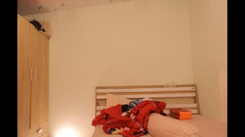 bee_thai online show from February 2, 6:53 pm