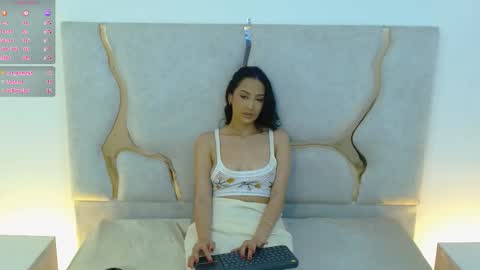 Snapshot of beella_tay1 chatting on September 27, 3:32 pm BELLA online show from September 27, 3:32 pm