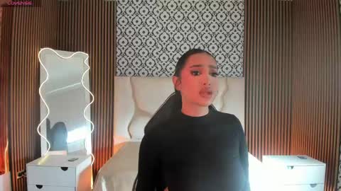 BELLA online show from April 24, 12:40 pm