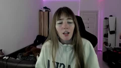 Snapshot of bekkawell chatting on October 19, 4:55 pm Lisa online show from October 19, 4:55 pm