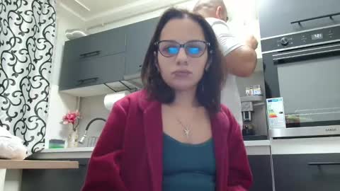 kevin and Bella online show from December 29, 8:37 pm