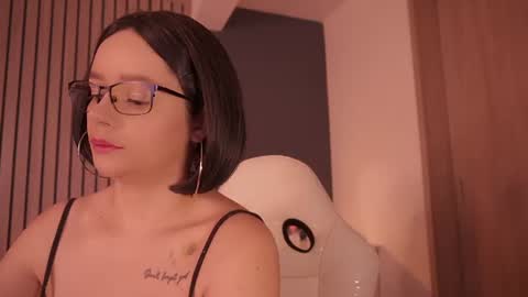 isabella online show from July 4, 2:48 am