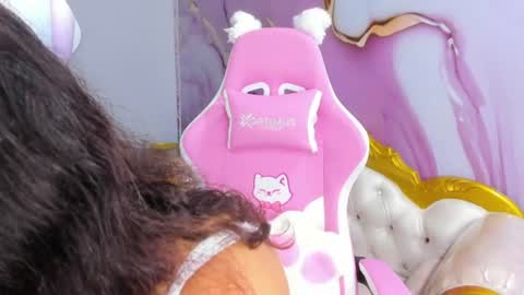 B  E  L  L  A  online show from July 28, 7:39 pm
