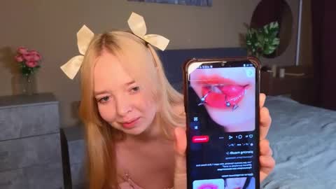 bella online show from March 6, 10:15 pm