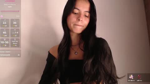 Snapshot of bella_musee chatting on February 6, 11:26 pm   online show from February 6, 11:26 pm