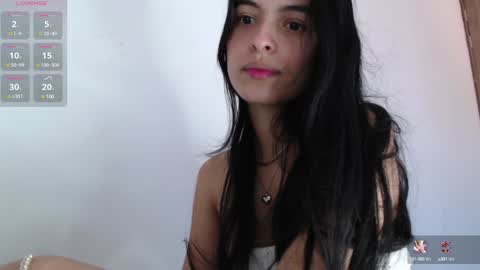 Snapshot of bella_musee chatting on January 22, 8:59 pm   online show from January 22, 8:59 pm