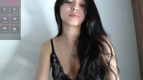 Snapshot of bella_musee chatting on December 6, 3:46 am   online show from December 6, 3:46 am