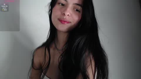 Snapshot of bella_musee chatting on January 23, 11:26 pm   online show from January 23, 11:26 pm