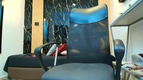     online show from April 5, 7:55 pm