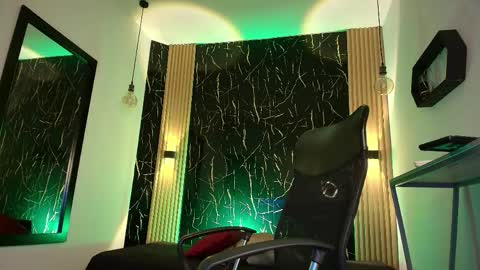     online show from April 9, 8:03 pm