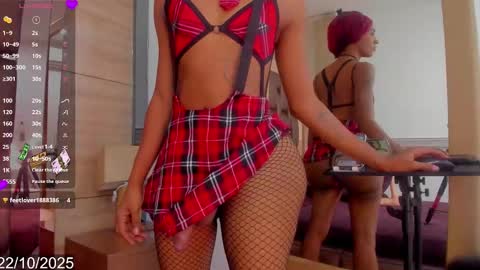 Snapshot of bella_tinkerbell_bahamas chatting on October 22, 9:49 pm bella_tinkerbell_bahamas online show from October 22, 9:49 pm