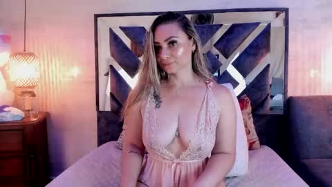bella_volup online show from April 25, 1:41 pm