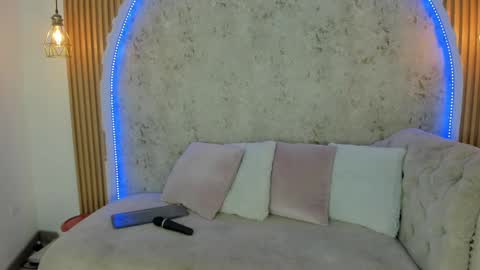 Snapshot of bellaa_swant chatting on October 9, 7:30 pm Cris online show from October 9, 7:30 pm