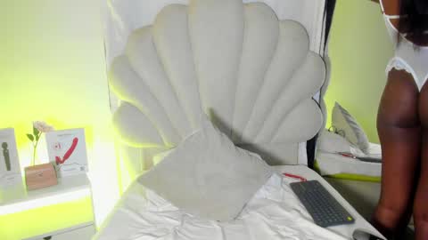 Bella Dajud online show from April 24, 4:03 am