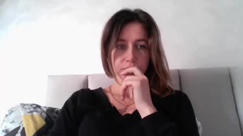 bellacharm_25 online show from October 27, 9:20 am