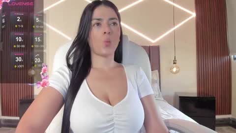 Bella Clair online show from April 22, 3:30 pm