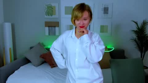 bellasmittssy online show from April 18, 10:28 am