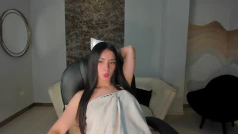 B E L L A  online show from May 24, 2:56 pm