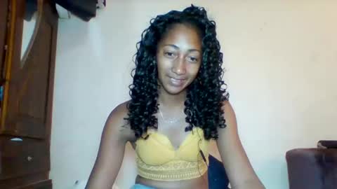 belle_annah online show from May 7, 4:19 am