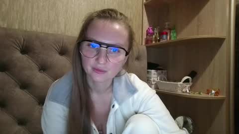 Amelia online show from November 18, 4:32 pm