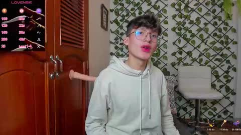 Neon online show from November 18, 11:35 am