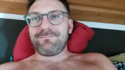 ben00189 online show from July 1, 6:38 pm