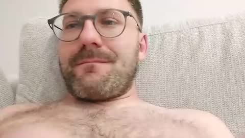 ben00189 online show from July 4, 9:07 pm