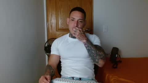 Snapshot of benjamin_isaac chatting on February 25, 11:59 pm benjamin_isaac online show from February 25, 11:59 pm