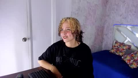 benny_wilson online show from September 16, 4:04 am