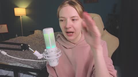 Snapshot of benty_bunny chatting on January 24, 11:26 am Alice online show from January 24, 11:26 am