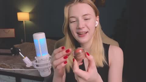 Snapshot of benty_bunny chatting on January 14, 5:23 pm Alice online show from January 14, 5:23 pm